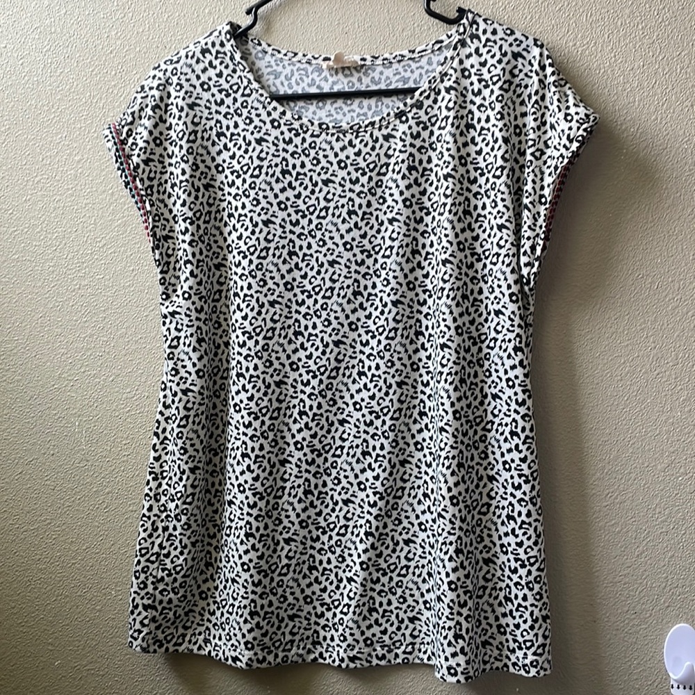 SOLD hem & thread leopard top